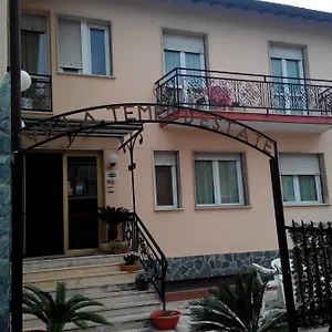 hotel-villa-tempo-destate.hotelitalianriviera.com/