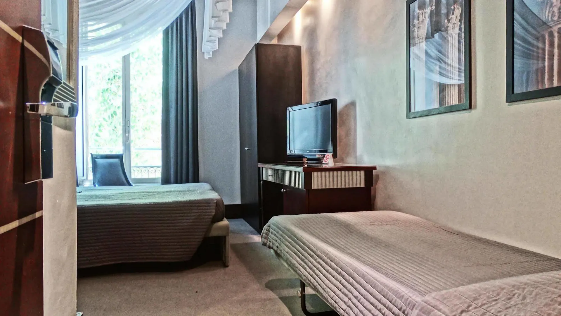 Hotel Giuggioli Rome 3*,